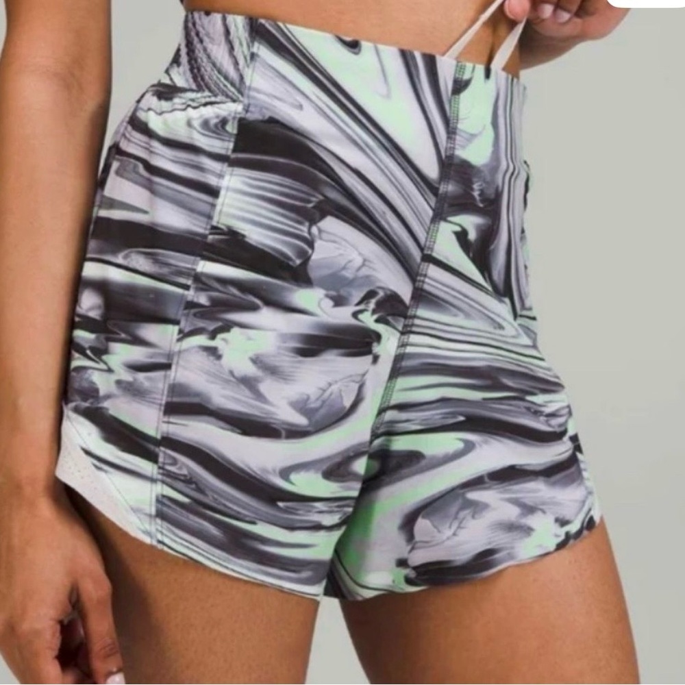 Lululemon Hotty Hot High-Rise Short 4" Special Edition PAWM/CHRM NWT size 2